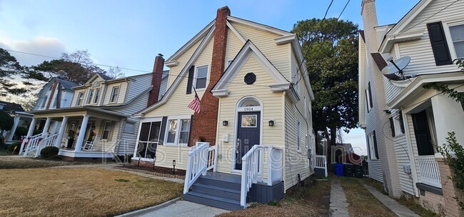 Building Photo - 1904 Montclair Ave