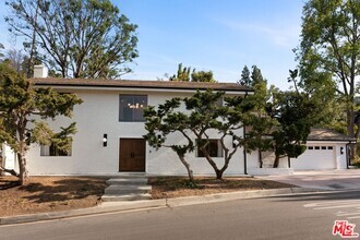 Building Photo - 11561 Dona Cecilia Dr