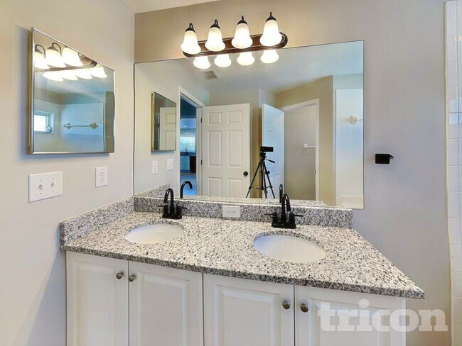Foto del edificio - 24307 Satinwood Ct