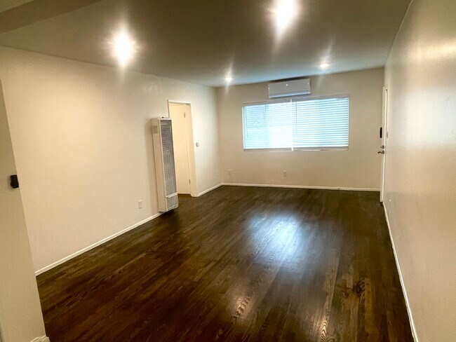 ZONA DE ESTAR - 1635 Lucile Ave