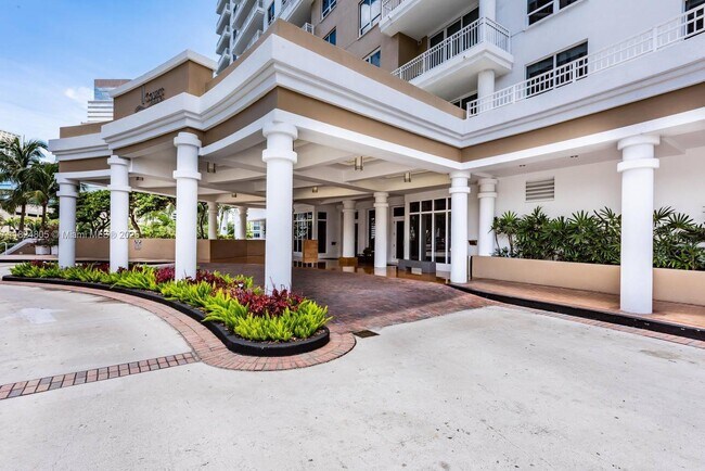 Foto del edificio - 801 Brickell Key Blvd