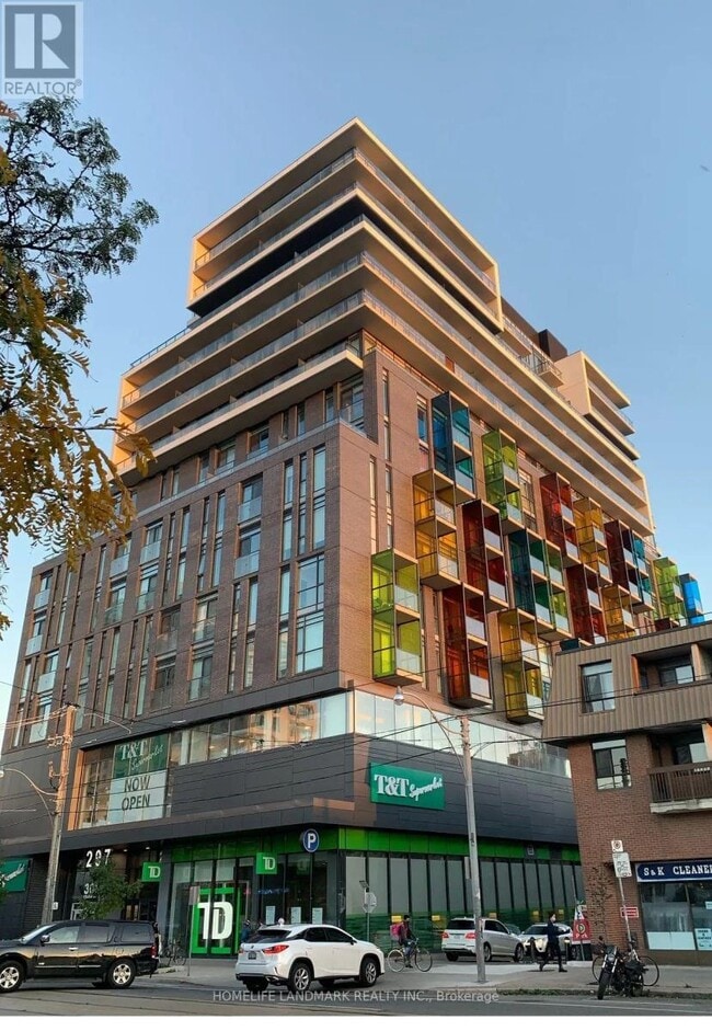 Building Photo - 297 College St