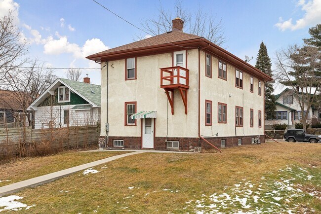 Building Photo - 3532 Longfellow Ave