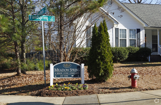 Foto del edificio - Meadow Spring Apartments