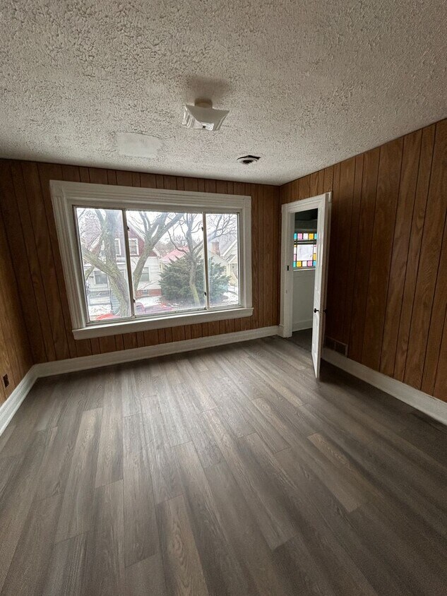 Primary Photo - 3154n11tM