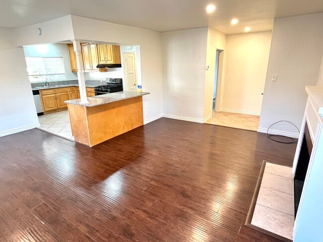 Building Photo - Belle