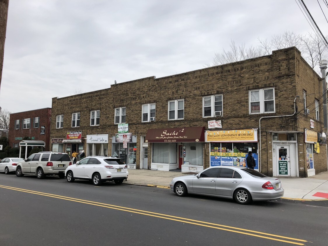 Foto principal - 160 Hillside Ave