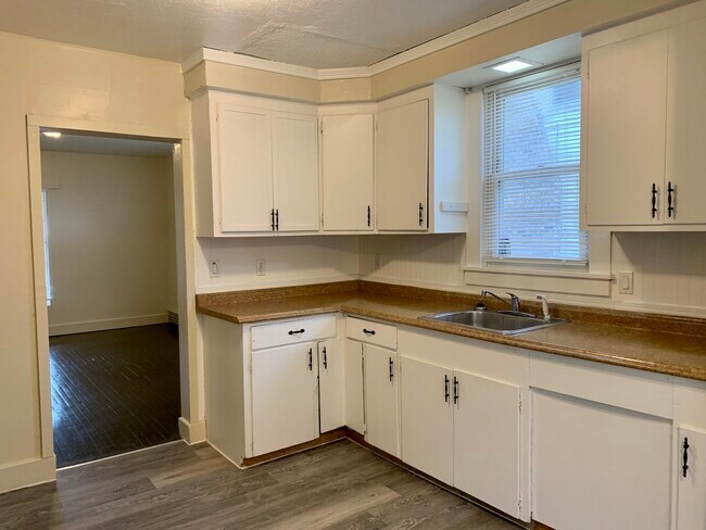 Foto del edificio - 806 Broad Ave NW