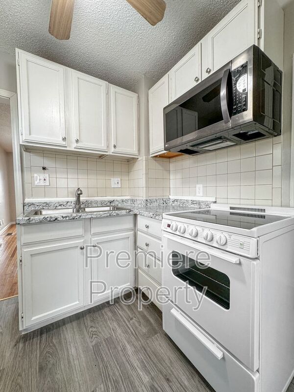 Building Photo - 805 S Pope Ave