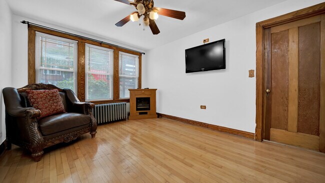 Building Photo - 2144 W 23rd Pl
