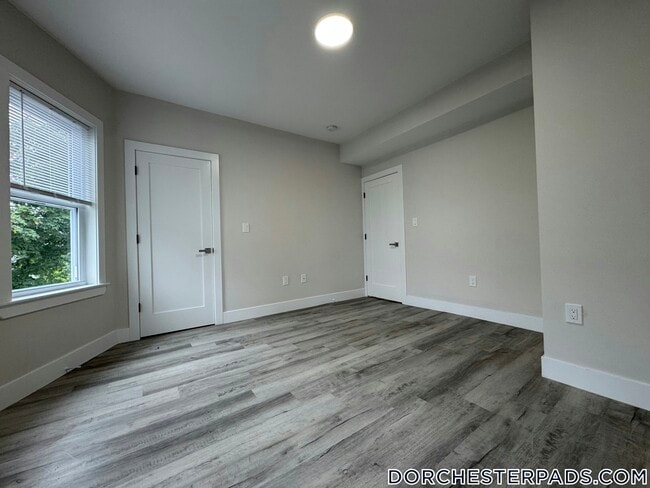 Building Photo - 10 Cawfield St
