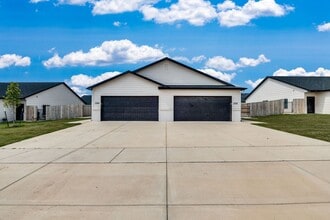 Building Photo - 1731 E Cloverbrook Ct
