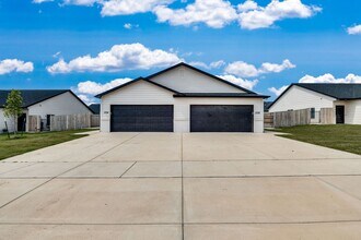Building Photo - 1748 Rover Ct