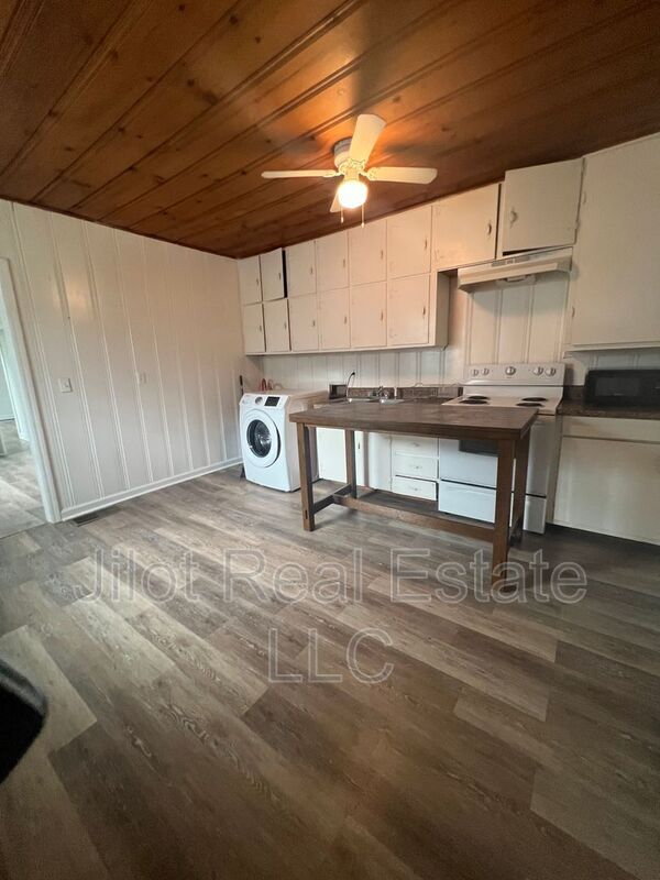 Foto del edificio - 3374 Colville Ave