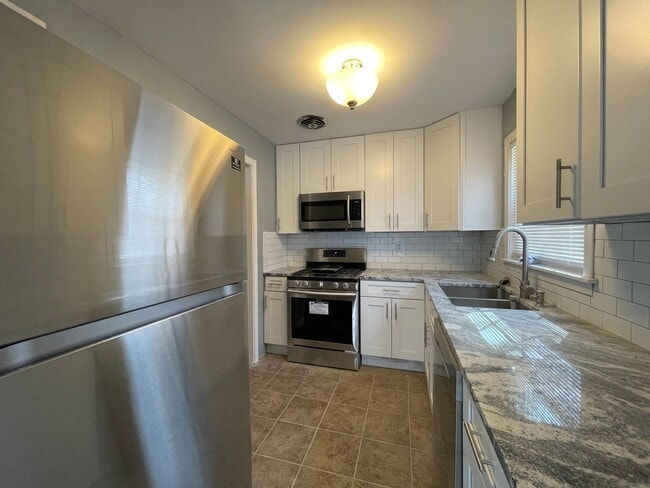 Building Photo - {7516} Prairie Village Ranch | Fenced Backyard | 1 car garage