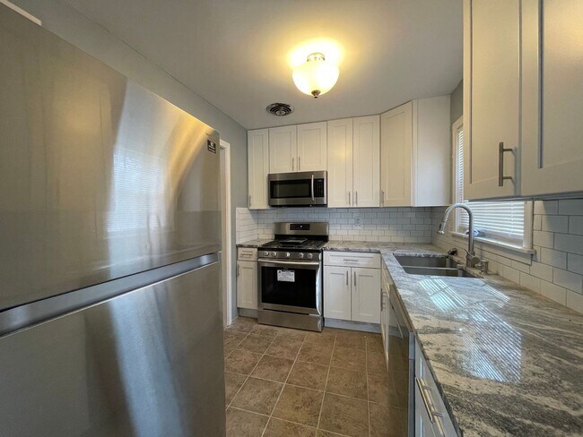 Foto del edificio - {7516} Prairie Village Ranch | Fenced Backyard | 1 car garage