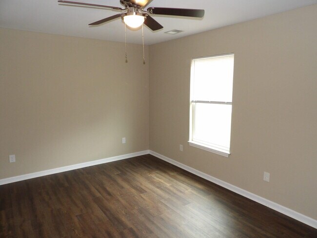 Foto del edificio - 140 Thistlewood Ave