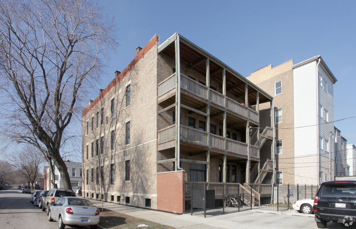 Building Photo - 2841--2843 S Wells St