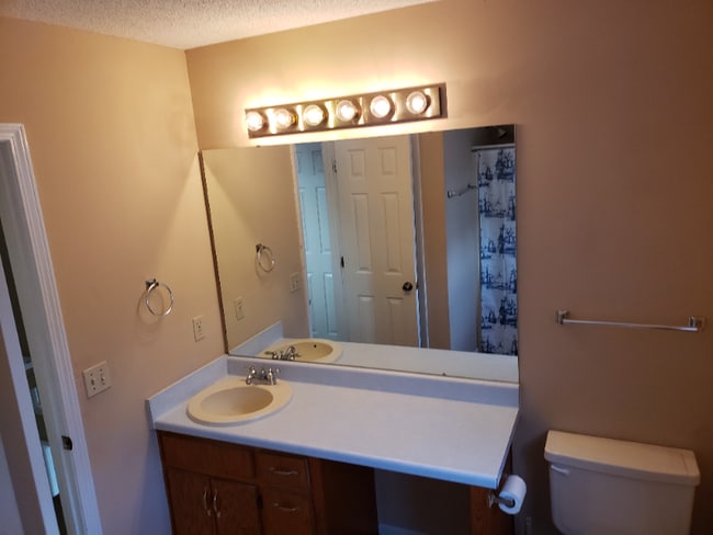 Building Photo - 151 Candlebrook Dr