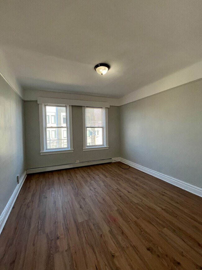 Building Photo - 5 Morton Pl