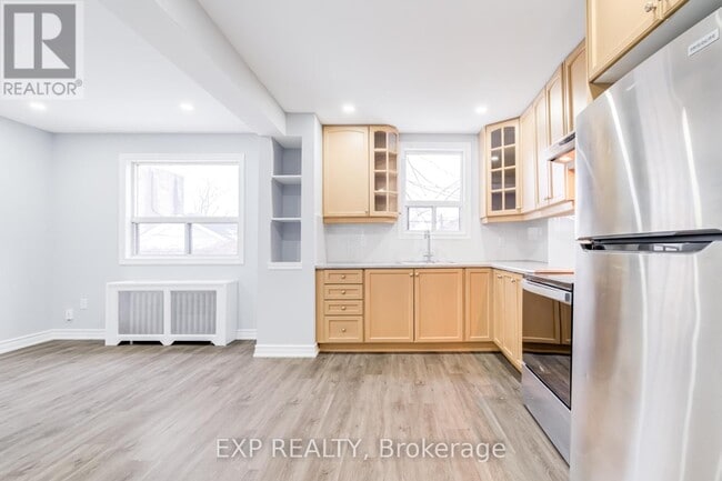 Photo du bâtiment - 384 Oakwood Ave