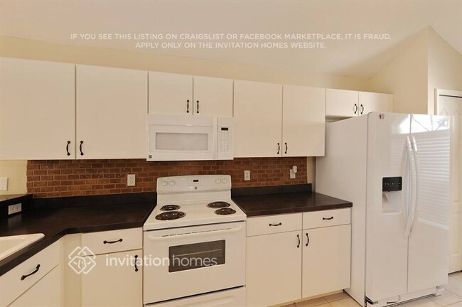 Building Photo - 4802 Woodmere Rd