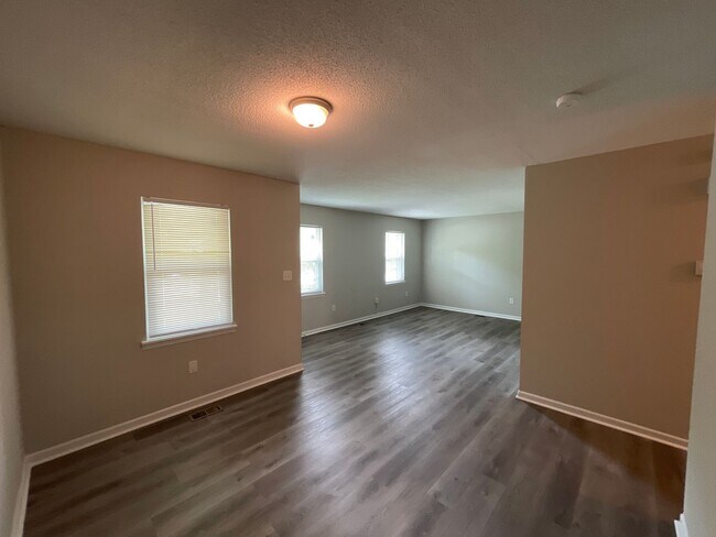 Foto del edificio - Great 2/1 Duplex Ready for YOU!