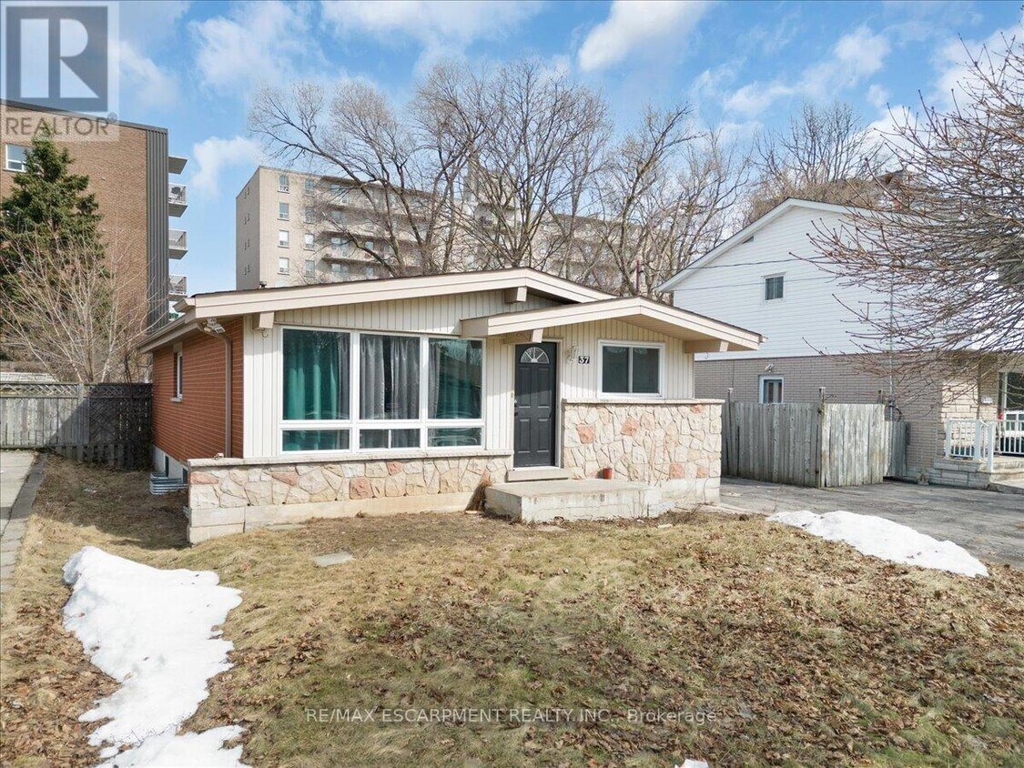Primary Photo - 37-37 Lilacside Dr