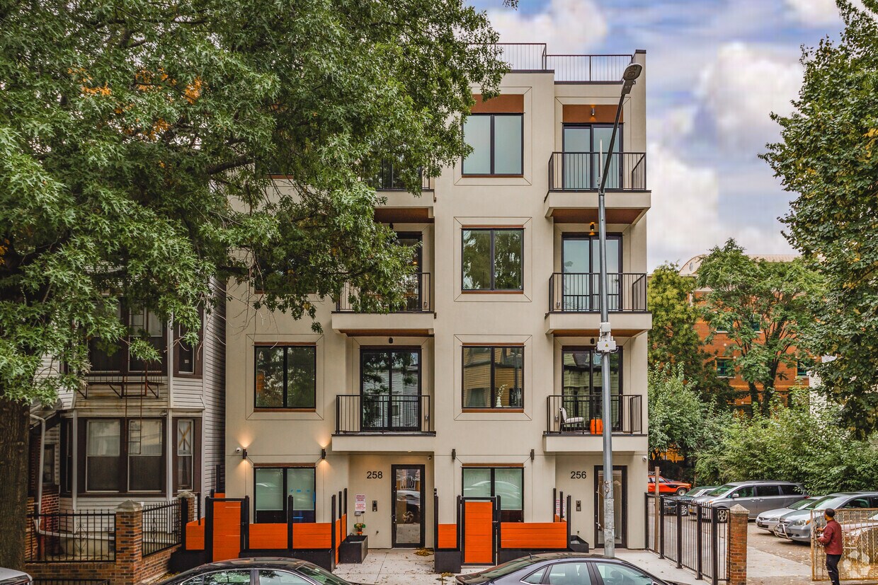 Building Photo - 256-258 Winthrop St