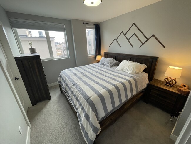 Building Photo - 1957 Eaton St