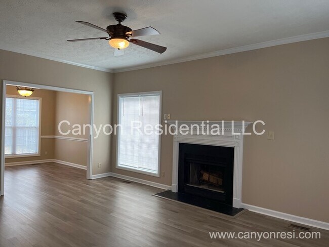 Foto del edificio - 825 Connaly Dr