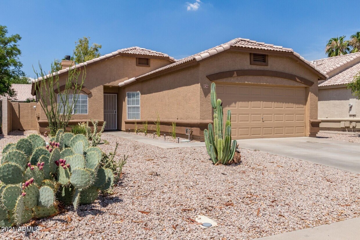 Primary Photo - 856 E Saragosa St