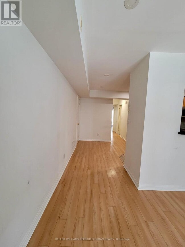 Building Photo - 3-343 Everson Dr