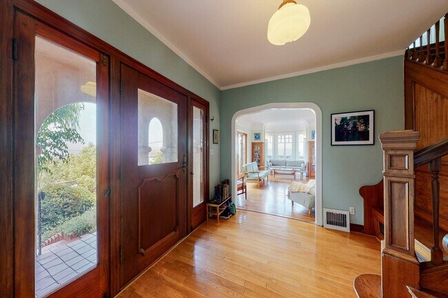 Foto del edificio - 3627 Crestmont Ave