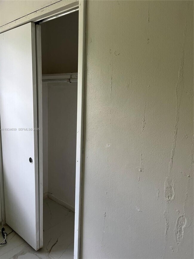 Foto del edificio - 19821 NE 13th Ct