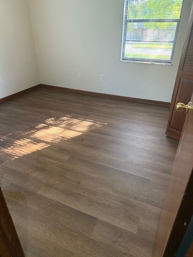 Foto del edificio - ***COMING SOON*** Large 4/2 pool home in L...