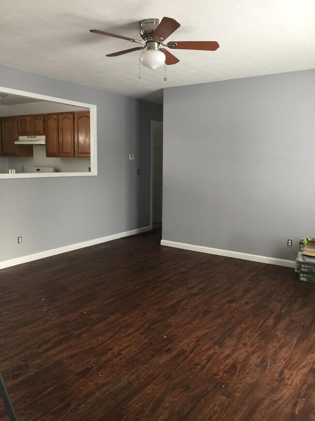Building Photo - 879 Athena Dr