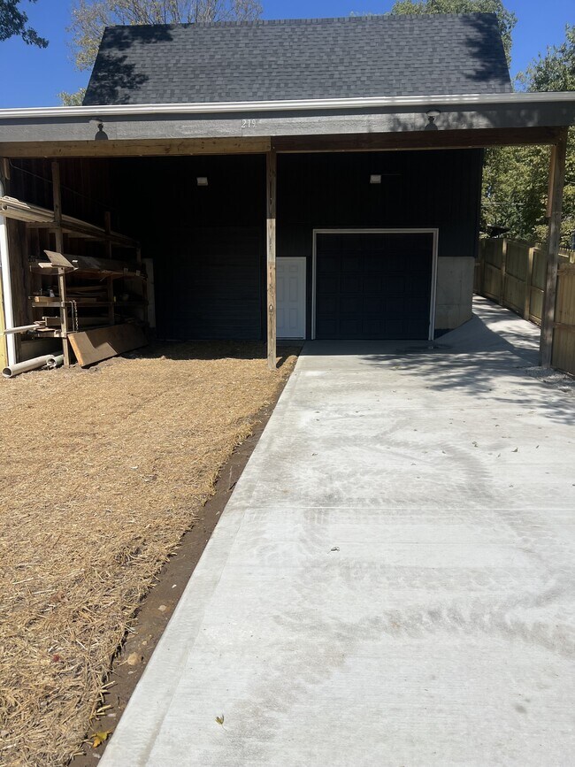 Foto del edificio - 219 W Culton St