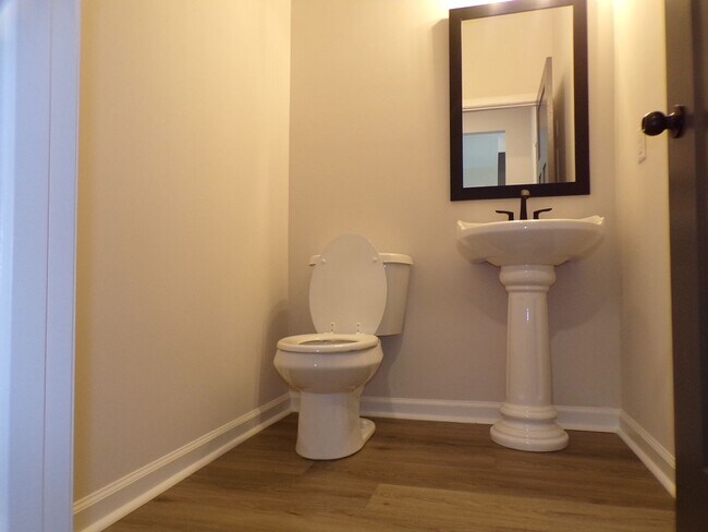 Foto del edificio - 2398 Meadow Lane