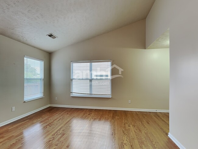 Building Photo - 2104 Erin Ln