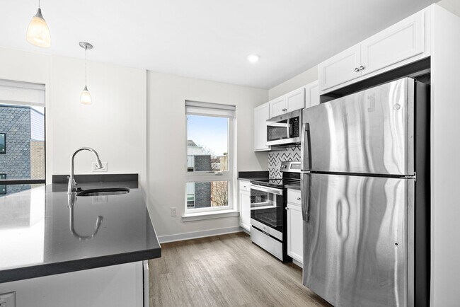 Foto del edificio - 2451 Frankford Ave