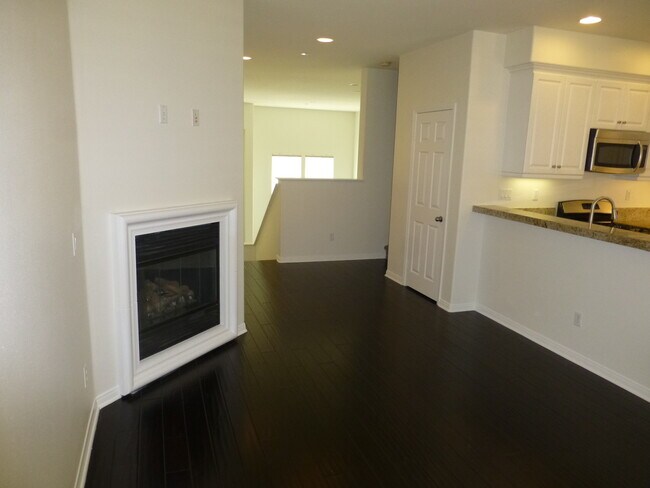 Building Photo - 416 W Linden Dr