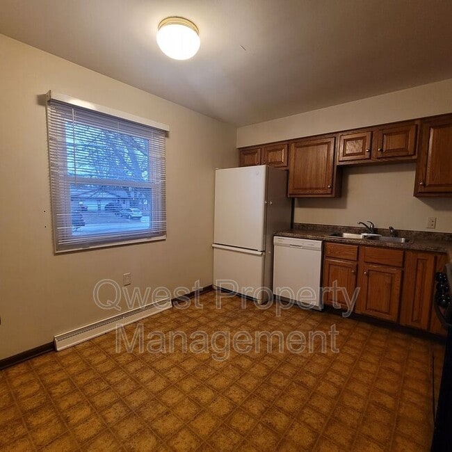 2562 Ridgemoor Dr SE, Kentwood, MI 49512 House Rental in Kentwood, MI