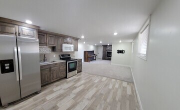 Building Photo - 1065 Canyon St