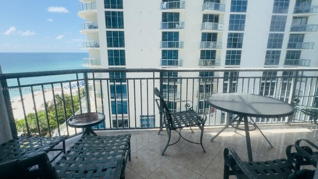 Building Photo - 17375 Collins Ave