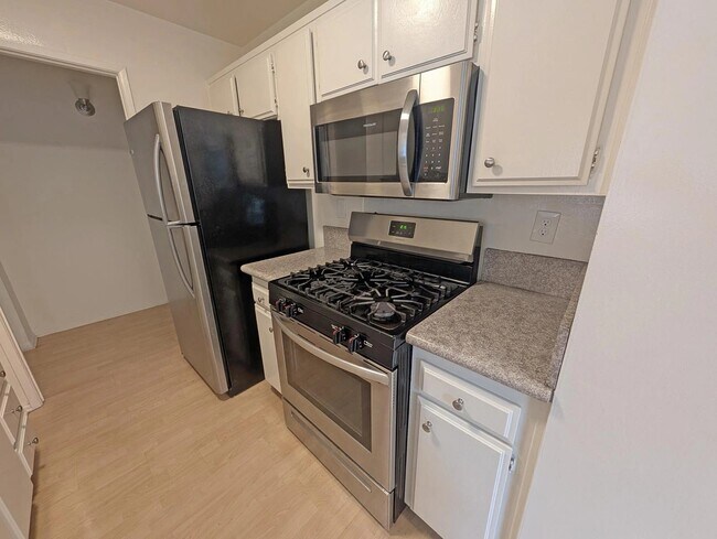 Foto del edificio - 4303 Cedros Ave