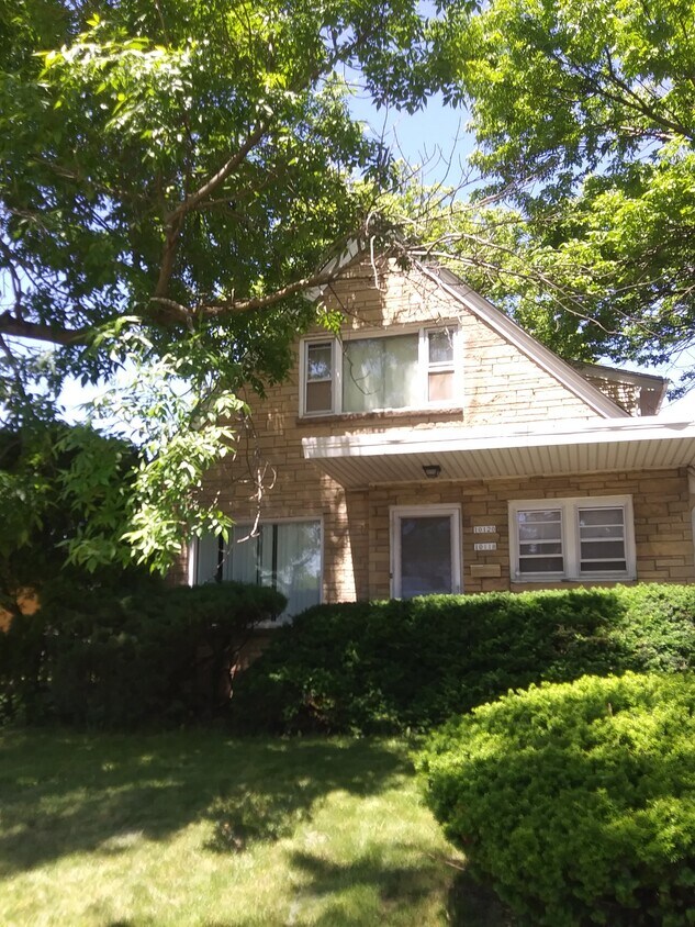 Front of home - 10118 W Montana Ave