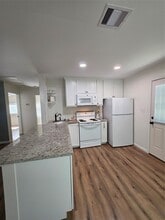 Building Photo - 5422 Pine Ave