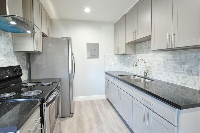 Building Photo - 445 Kuehnis Dr