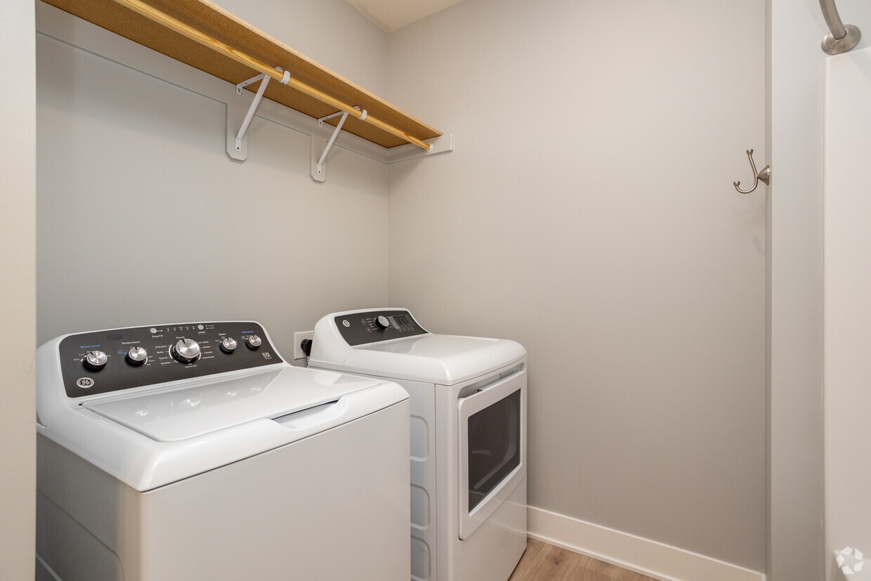 Water's Edge at the Woodlands - 8801 Mohave Dr Lincoln, NE 68516 ...